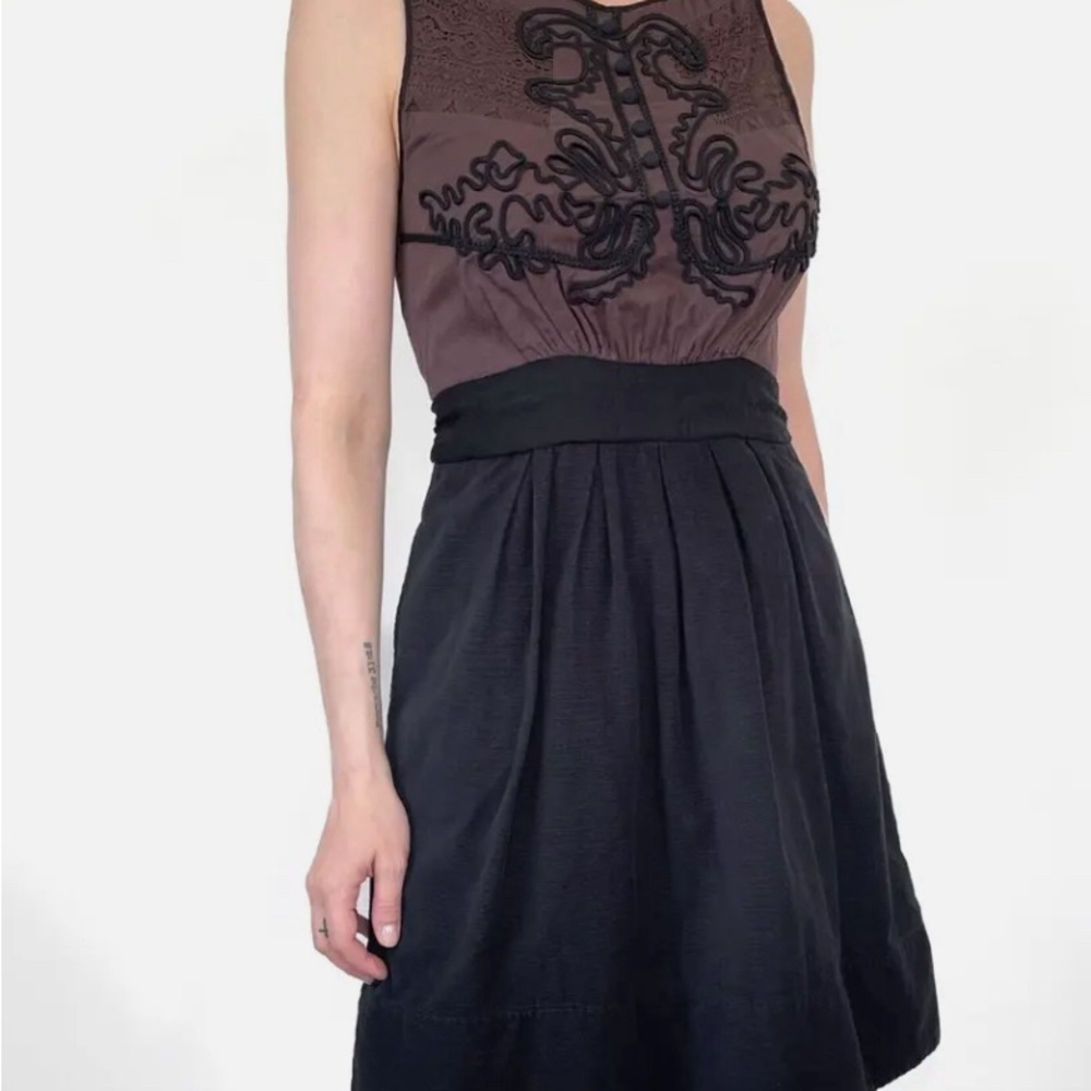Leifnotes Sleeveless Embroidered Corduroy Dress with Pockets
